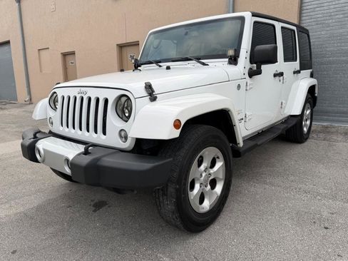 Used 2014 Jeep Wrangler Unlimited Sahara AWD/4WD image 4