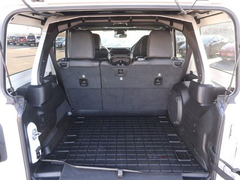 Used 2025 Jeep Wrangler Unlimited Rubicon image 7