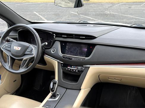 Used 2017 Cadillac XT5 Luxury w/ Driver Awareness Package image 12