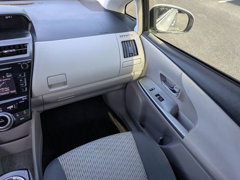 Used 2015 Toyota Prius V Three image 18