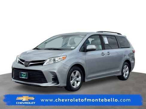 Used 2018 Toyota Sienna LE FWD image 1