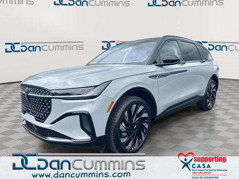 New 2026 Lincoln Nautilus Reserve w/ Jet Appearance Package AWD/4WD image 1