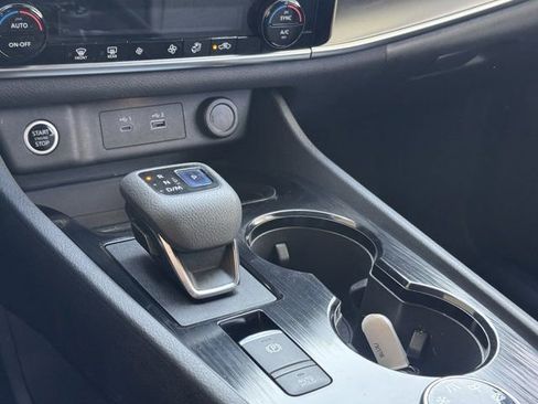 Used 2022 Nissan Rogue SV image 29