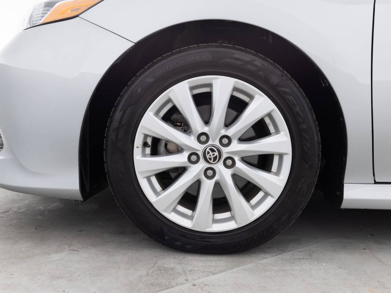 Used 2020 Toyota Camry LE FWD image 17