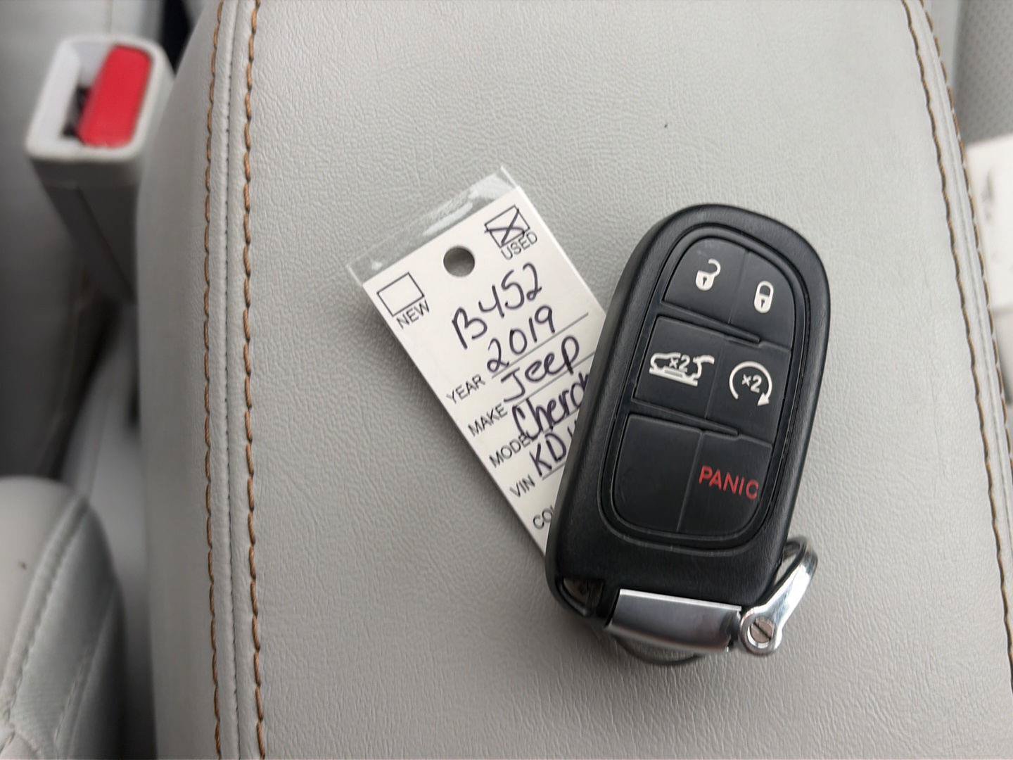 Used 2019 Jeep Cherokee Limited AWD/4WD image 28
