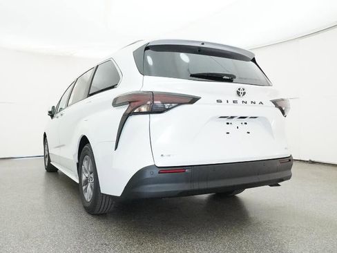 New 2026 Toyota Sienna XLE image 22