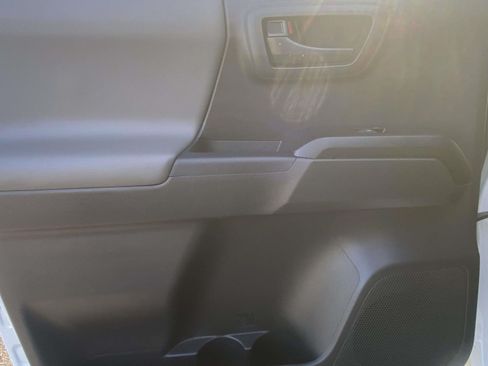 Used 2022 Toyota Tacoma SR AWD/4WD image 14