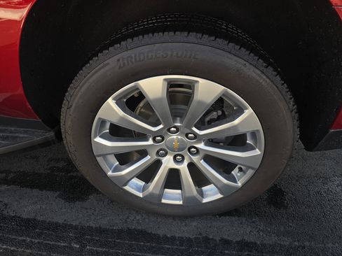 New 2025 Chevrolet Suburban Premier AWD/4WD image 13