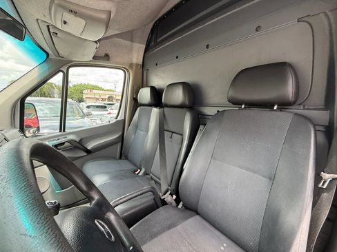 Used 2014 Mercedes-Benz Sprinter 2500 image 11