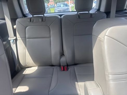 Used 2022 Lincoln Aviator AWD w/ Premium Package image 9