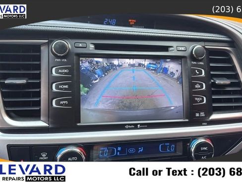 Used 2014 Toyota Highlander XLE AWD/4WD image 16