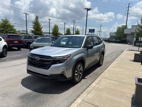 Used 2025 Subaru Forester Touring AWD/4WD image 7