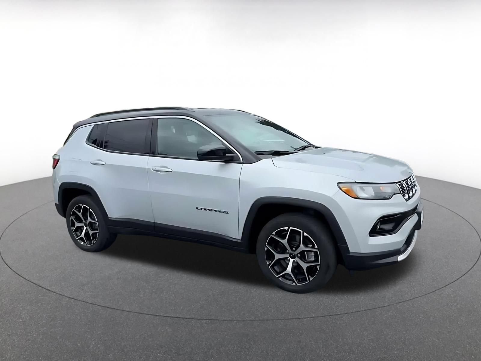 Used 2025 Jeep Compass Limited AWD/4WD image 2