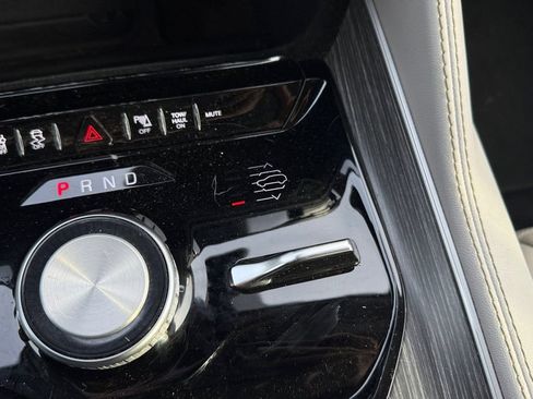 Used 2024 Jeep Wagoneer L Series III w/ Flexible Seating Group image 34