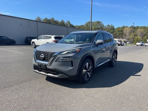 Used 2023 Nissan Rogue SL AWD/4WD image 2