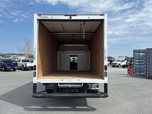 Used 2023 Ford E-450 and Econoline 450 Super Duty w/ Power Windows & Locks Group image 10