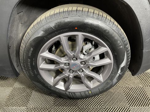 Used 2024 GMC Terrain SLT image 7