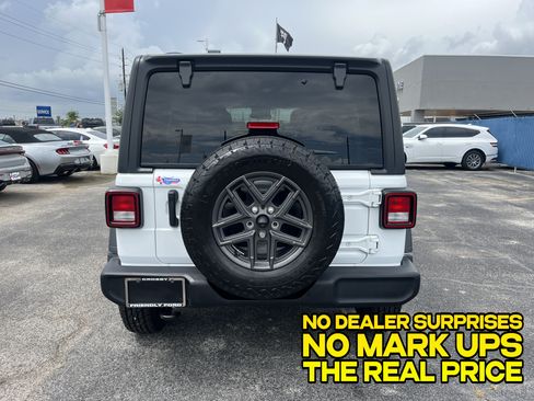 Used 2024 Jeep Wrangler Unlimited Sport AWD/4WD image 3