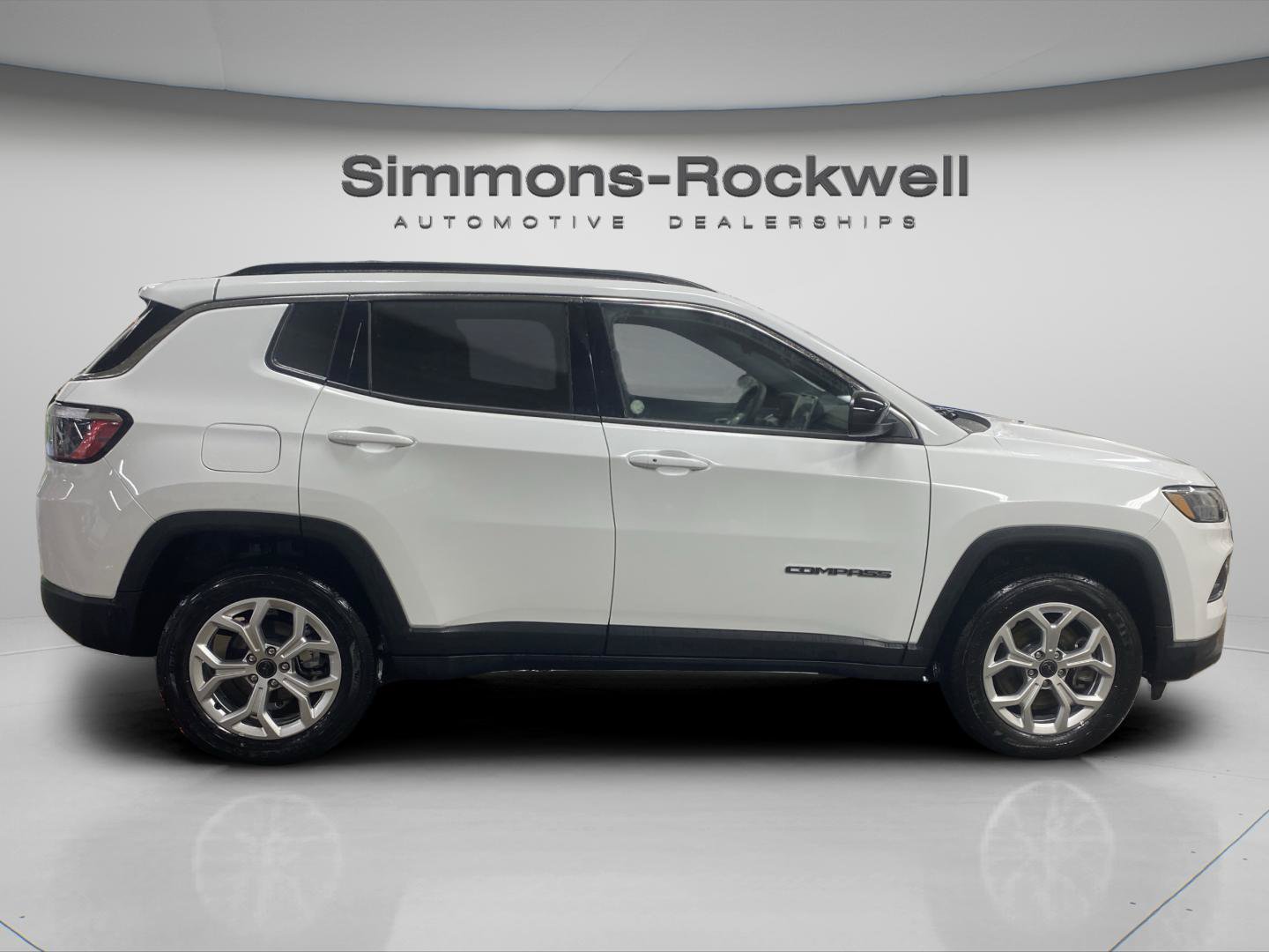 Used 2025 Jeep Compass Latitude AWD/4WD image 6