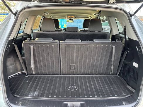 Used 2019 Toyota Highlander LE AWD/4WD image 5