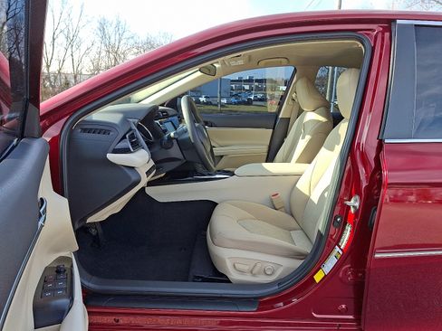 Used 2019 Toyota Camry LE image 14