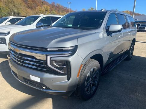 New 2026 Chevrolet Suburban LT image 21