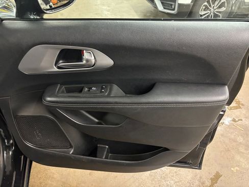 Used 2019 Chrysler Pacifica Touring Plus w/ S Appearance Package image 22