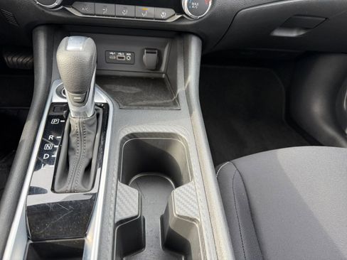 Used 2025 Nissan Sentra SV image 39