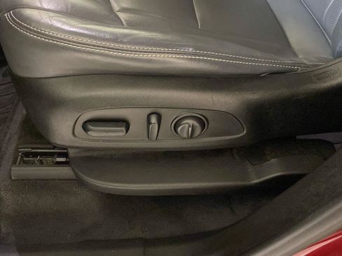 Used 2019 Buick Enclave Essence FWD image 19