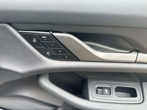 New 2025 Porsche Taycan image 19