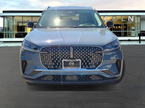 Used 2026 Lincoln Aviator Reserve AWD/4WD image 2