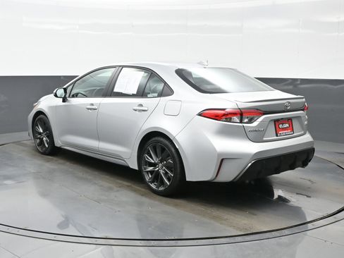 Used 2024 Toyota Corolla SE w/ SE Convenience Package image 4