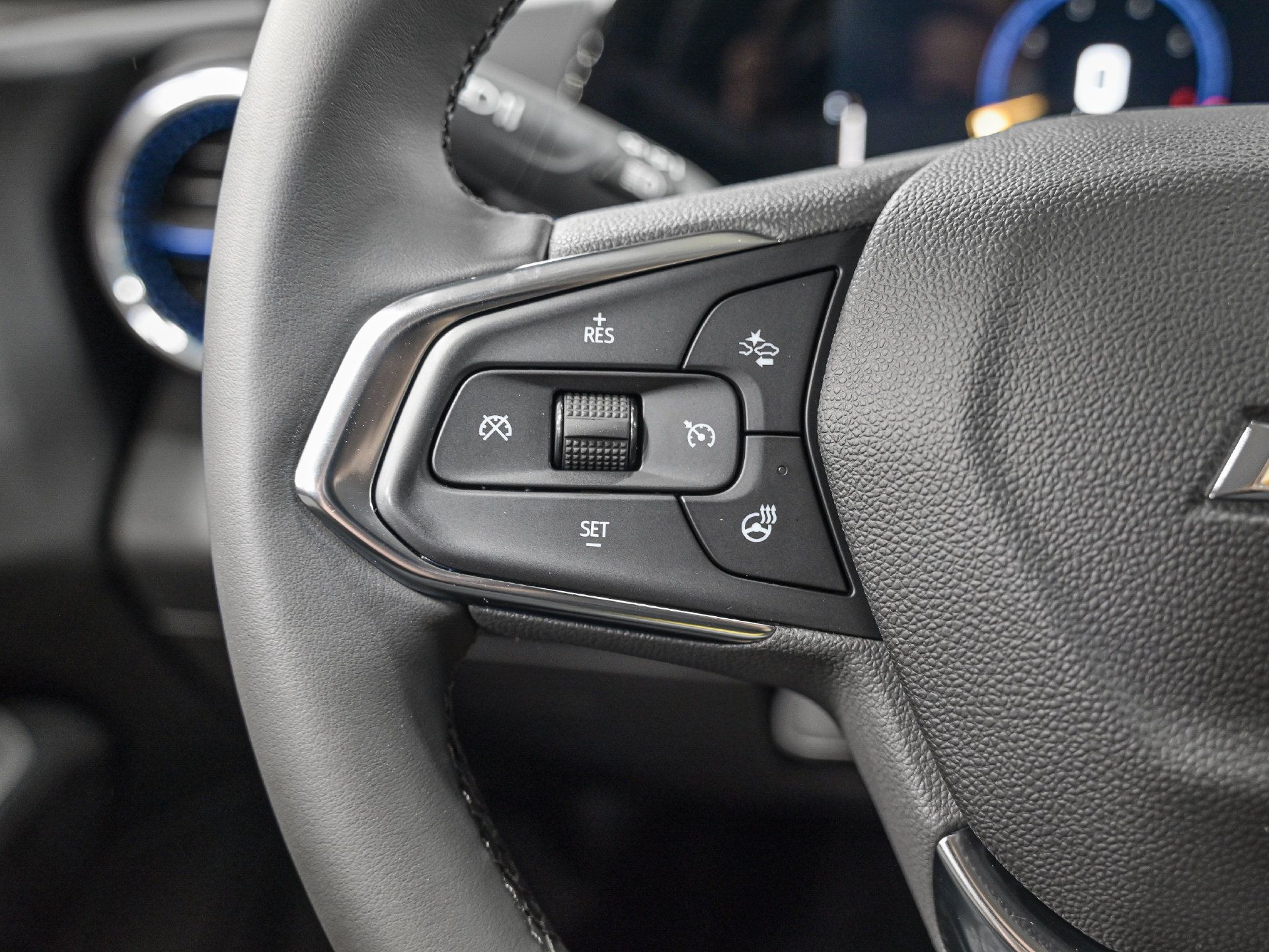 Used 2025 Chevrolet Trax LT w/ Driver Confidence Package FWD image 18