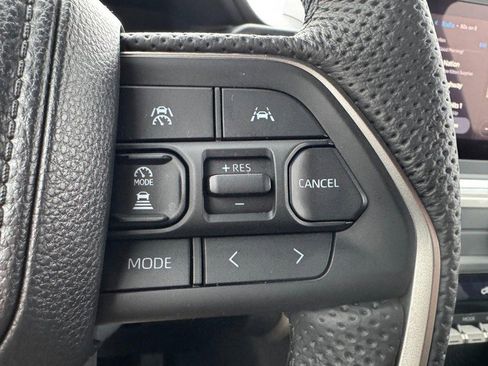 Used 2025 Toyota Tacoma TRD Off-Road image 17