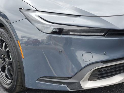 Used 2025 Toyota Prius Plug-In Hybrid image 6