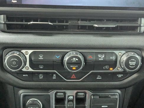 Used 2024 Jeep Wrangler Unlimited Sport AWD/4WD image 37