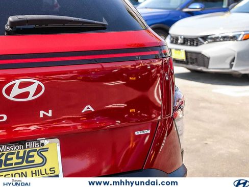 Certified 2025 Hyundai Kona SEL AWD/4WD image 10