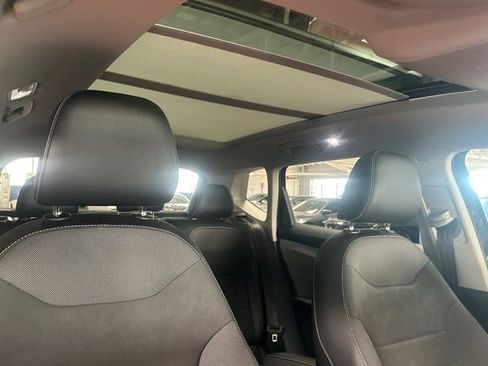 Certified 2022 Volkswagen Taos SE image 21