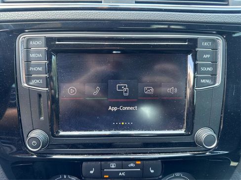 Used 2018 Volkswagen Jetta Sport FWD image 13