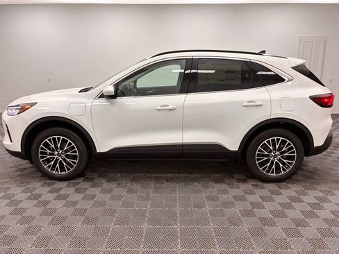 New 2026 Ford Escape SE w/ Class II Trailer Tow Package image 12