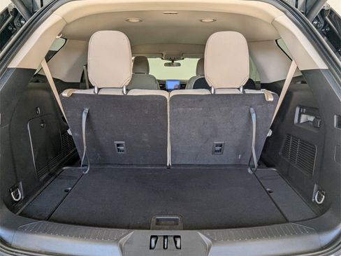 Used 2023 Ford Explorer XLT image 25