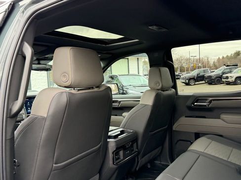 Used 2025 Chevrolet Silverado 1500 ZR2 w/ Technology Package image 13