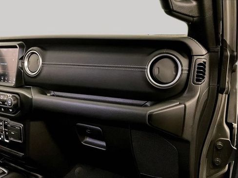 Used 2022 Jeep Wrangler Unlimited Sahara w/ Cold Weather Group AWD/4WD image 15