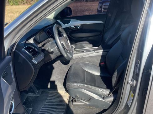 Used 2017 Volvo XC90 T5 Momentum w/ Vision Package image 7