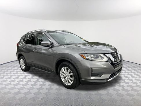 Used 2019 Nissan Rogue SV image 2