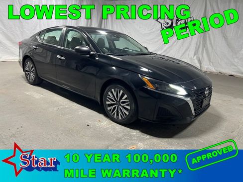 Used 2024 Nissan Altima 2.5 SV FWD image 1