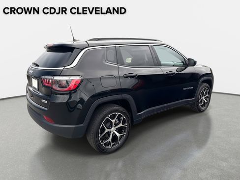 Used 2024 Jeep Compass Latitude AWD/4WD image 5