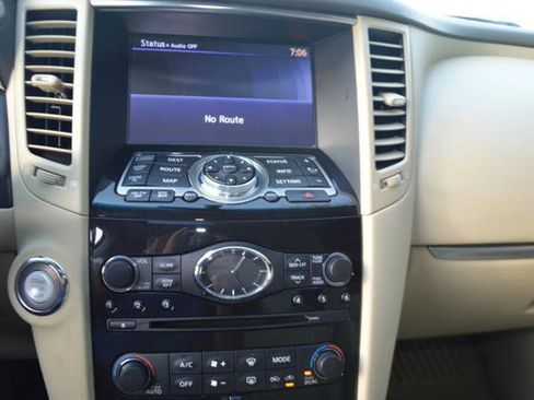 Used 2017 INFINITI QX70 2WD w/ Premium Package image 17