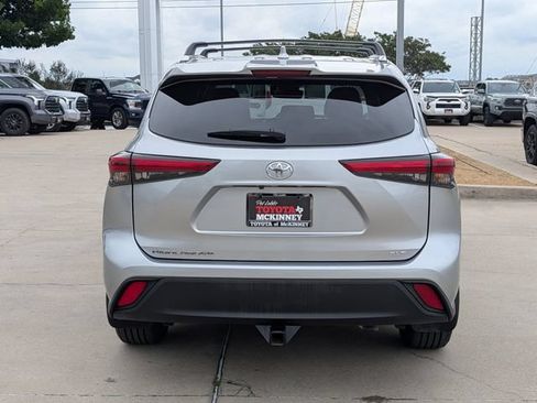 Used 2023 Toyota Highlander XLE FWD image 6
