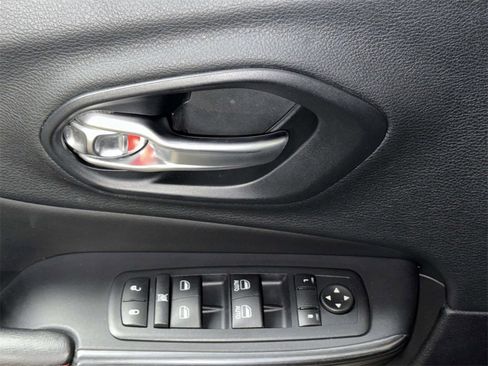 Used 2017 Jeep Cherokee Trailhawk w/ Comfort/Convenience Group image 20